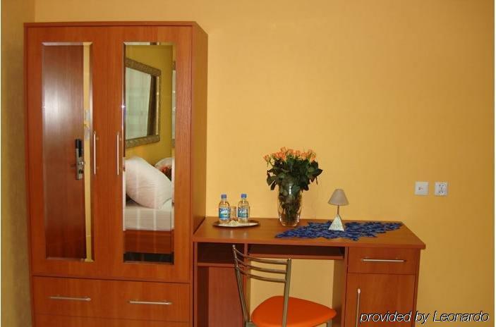 Hotel I Restauracja W Luboniu Luboń Quarto foto